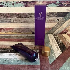Younique Royalty NIB Moisture Boosting Gentle Cleanser 3.3 fl ounces